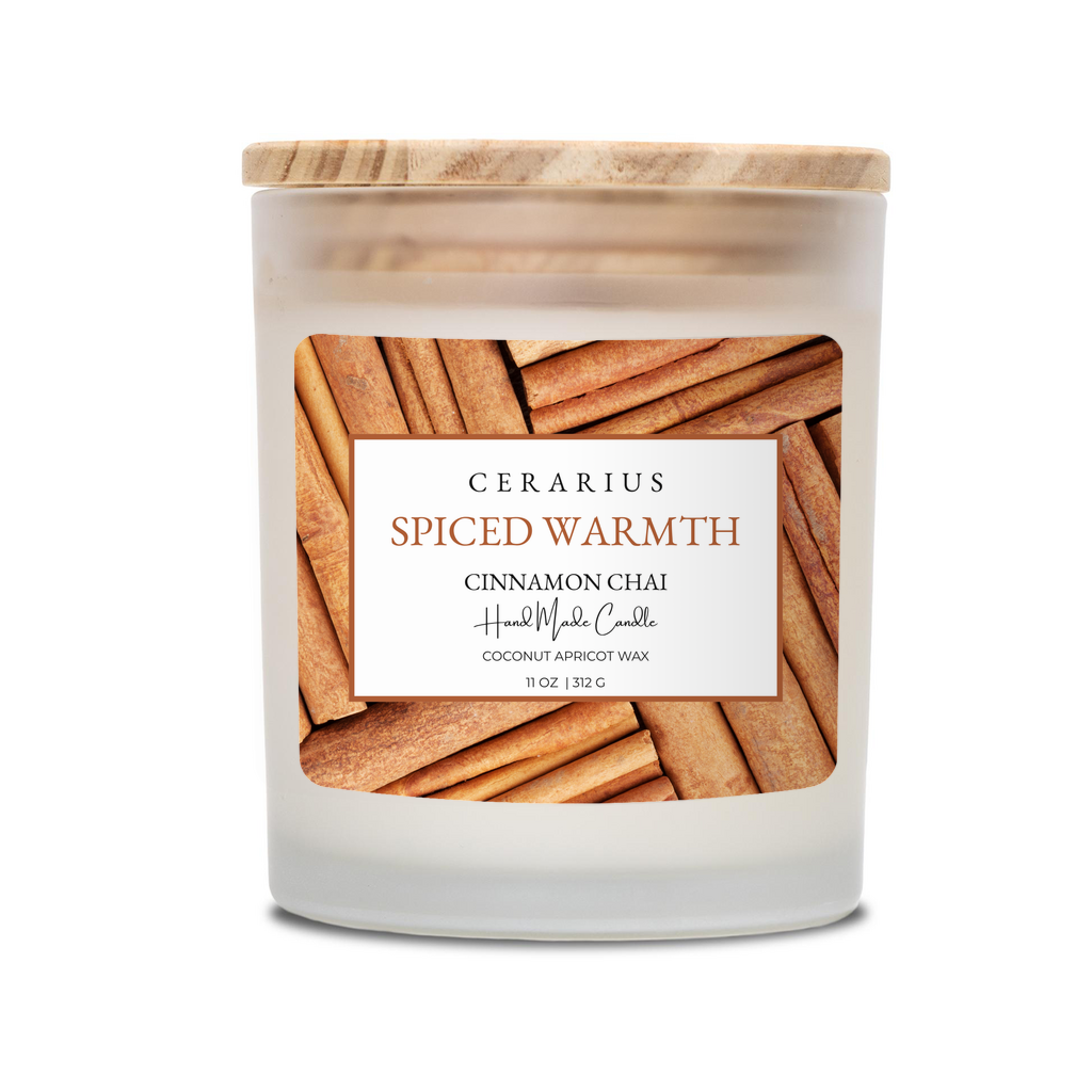 Candle with cinnamon sticks and 'Geriarius Spiced Warmth' label on a white background